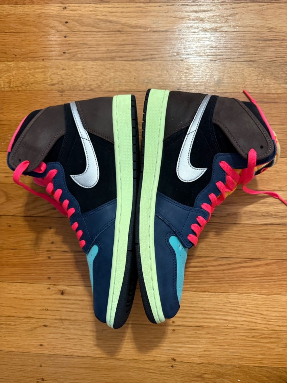 LIKE NEW Nike Air Jordan 1 Retro High OG 555088 201